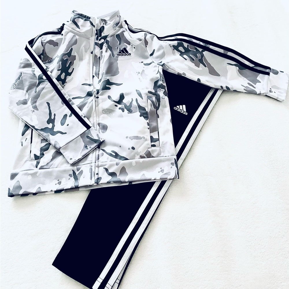 Adidas Boys’ Full zip Jacket and Pants Set in Camouflage pattern (Pre-Loved)